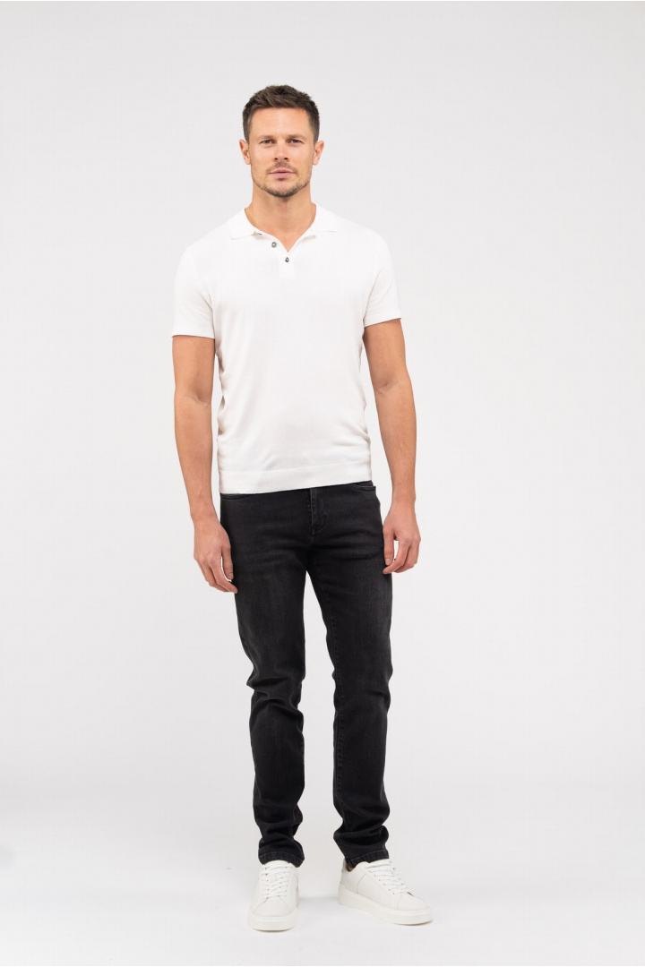 Medium black