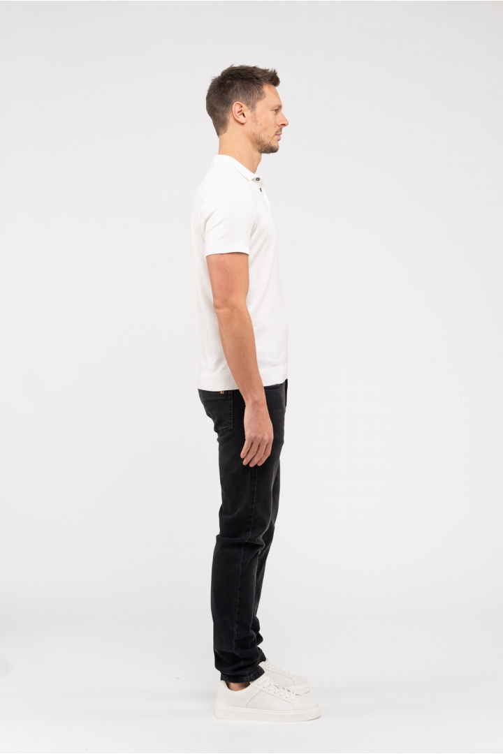 Medium black