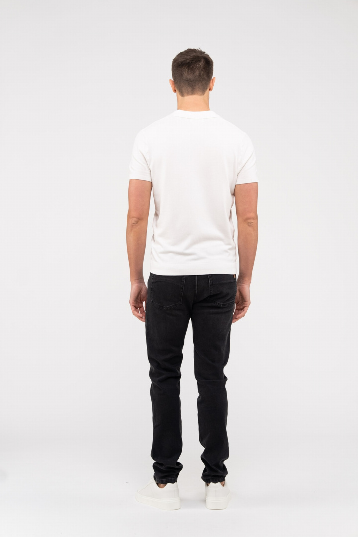 Medium black