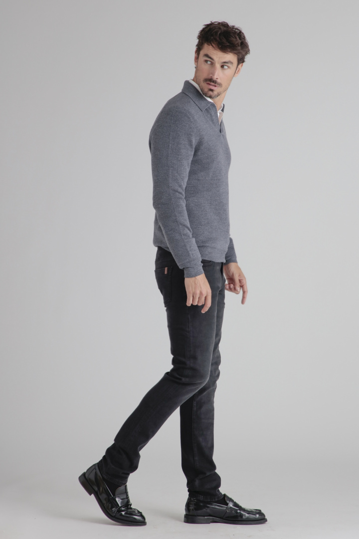 Medium black
