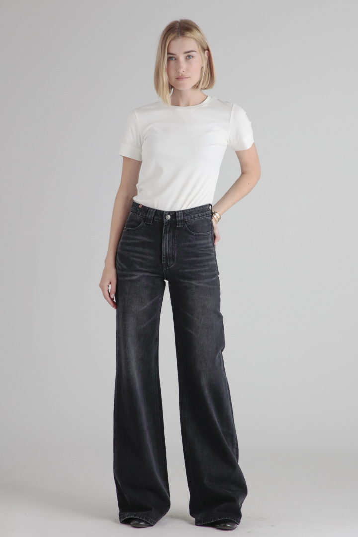 Medium black