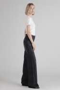 Medium black