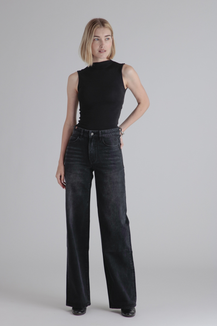 Medium black