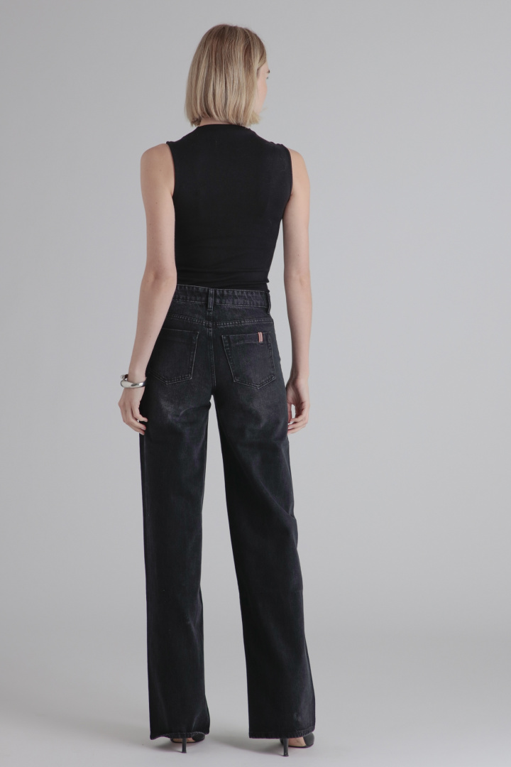 Medium black