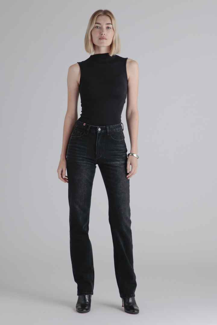 Medium black